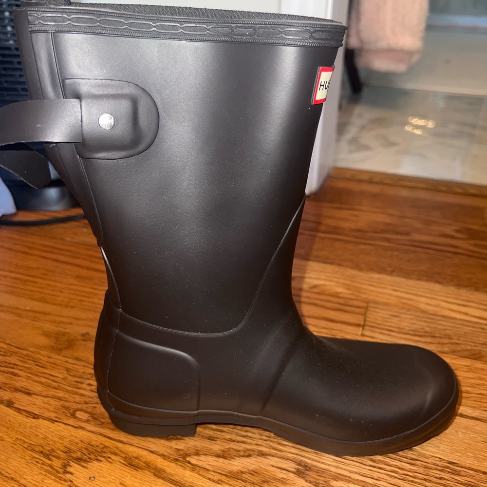 SINGULAR LEFT FOOT BOOT Hunter Black Waterproof Boots (ONLY THE LEFT FOOT)